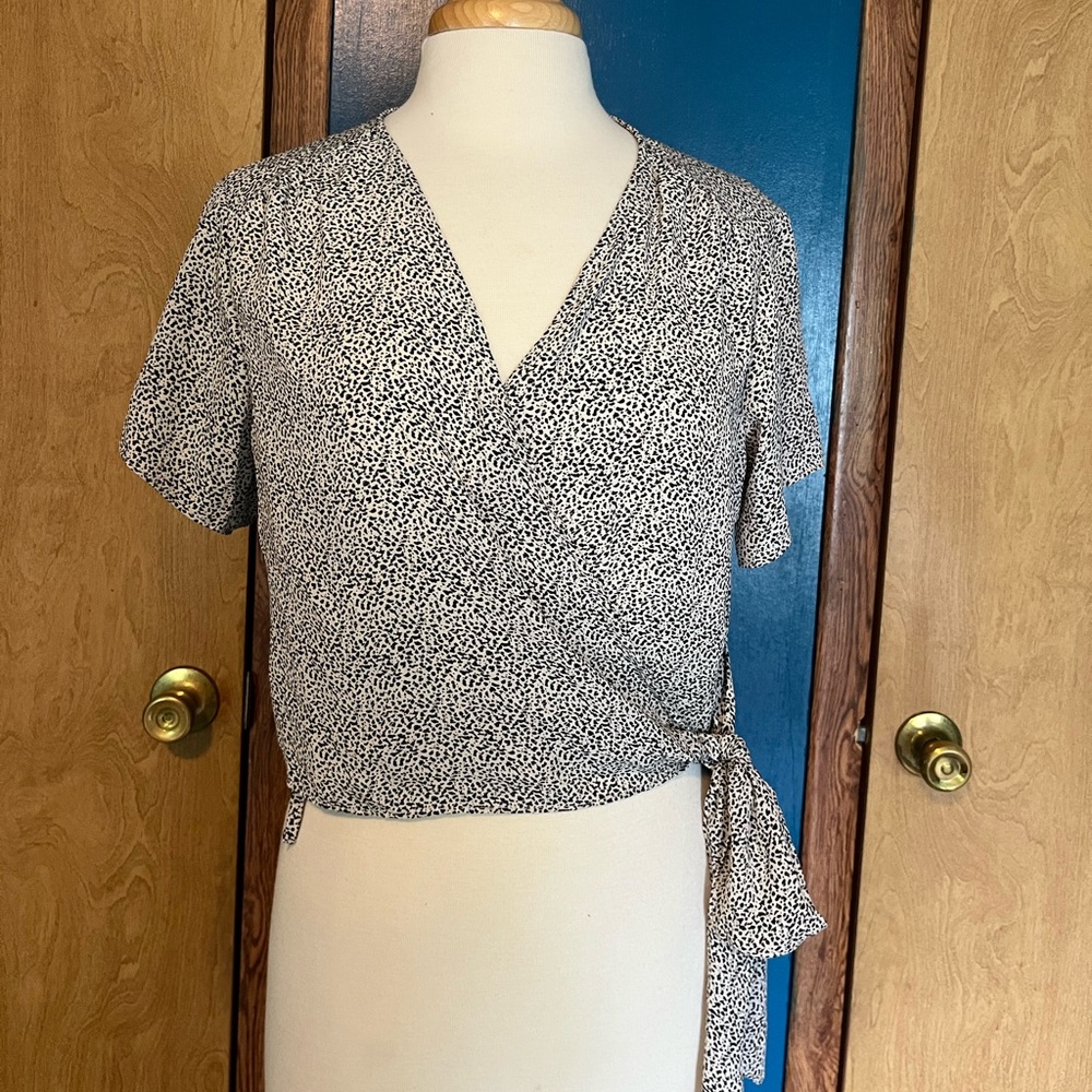 Cropped Spotted Wrap Top